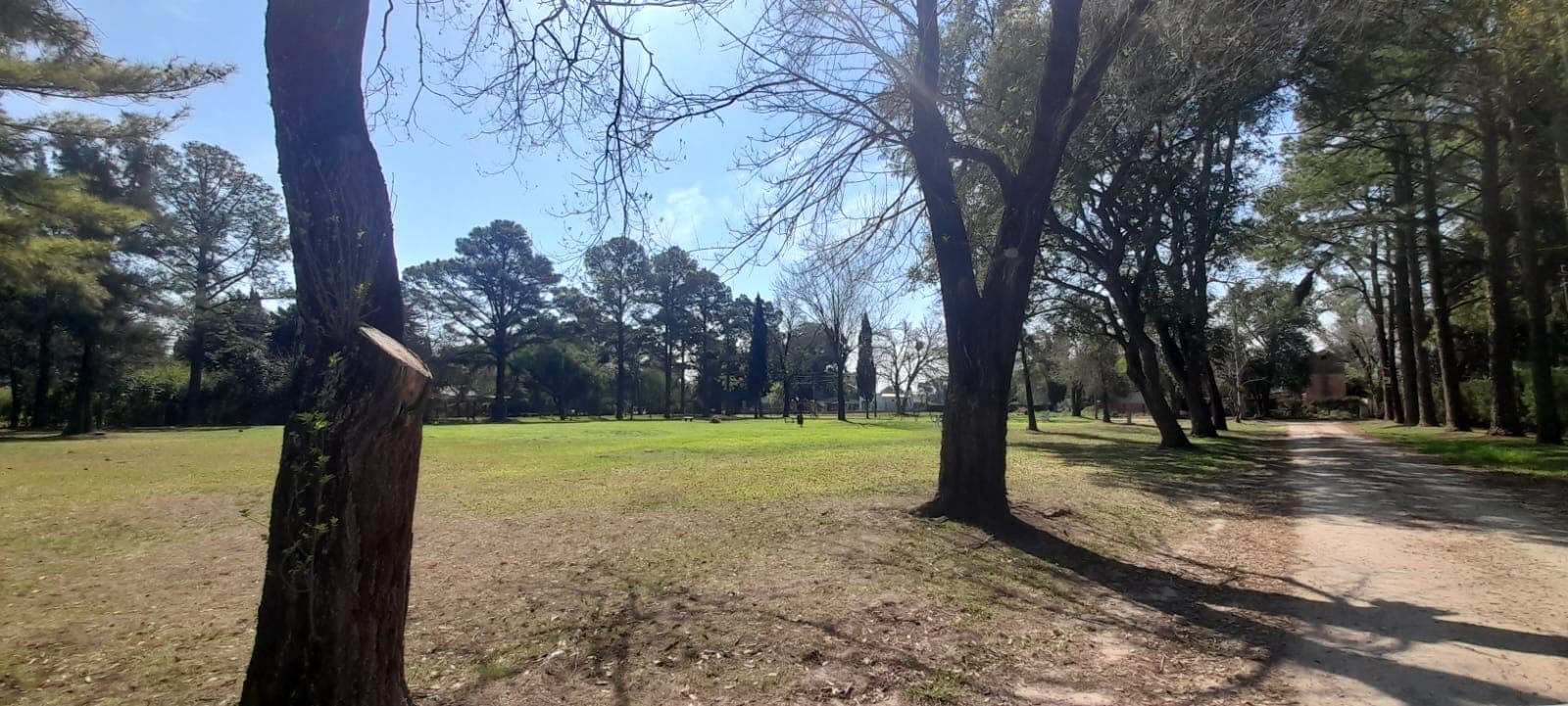 Imagen de la propiedad URGENTE!! Se vende hermosa quinta estilo colonial en inmejorable ubicación, Bº LAS ACACIAS