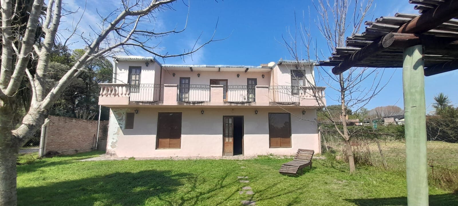 Imagen de la propiedad URGENTE!! Se vende hermosa quinta estilo colonial en inmejorable ubicación, Bº LAS ACACIAS